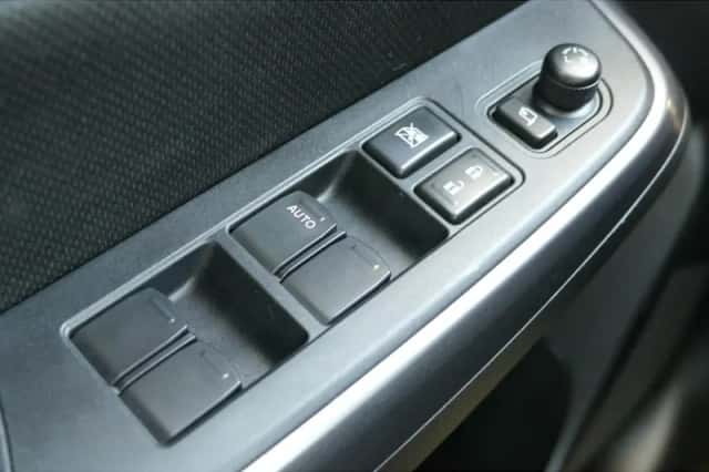 Suzuki Swift (2023) thumbnail 23