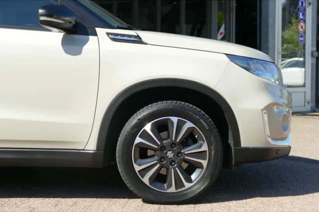 Suzuki Vitara (2023) thumbnail 5