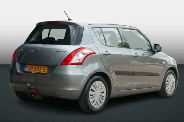 Suzuki Swift (2015) thumbnail 2
