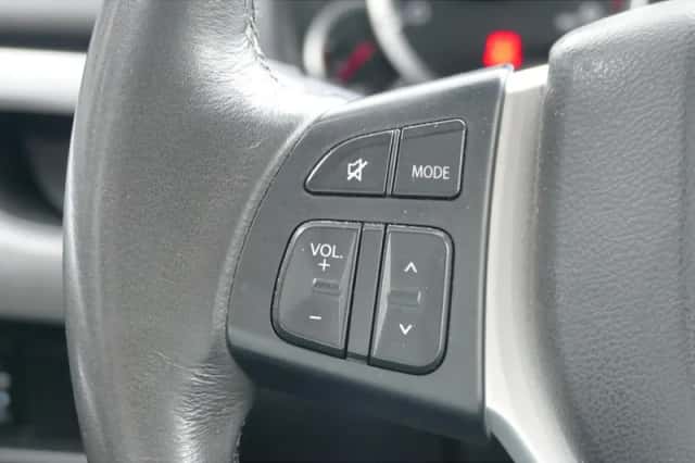 Suzuki Swift (2015) thumbnail 11