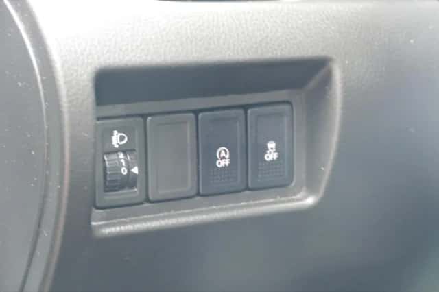 Suzuki Swift (2015) thumbnail 20