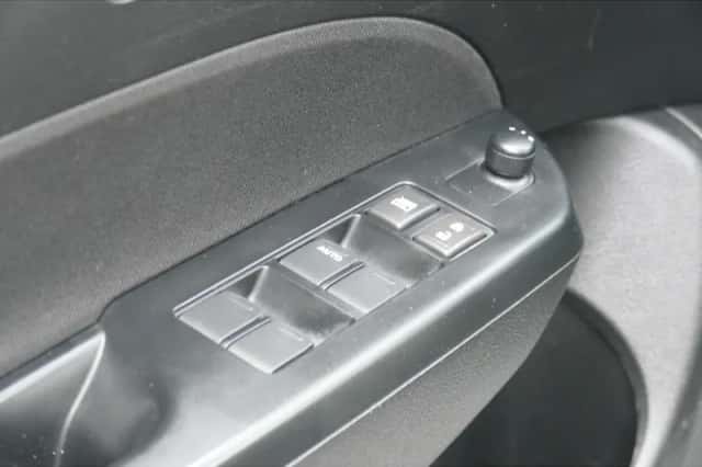 Suzuki Swift (2015) thumbnail 21