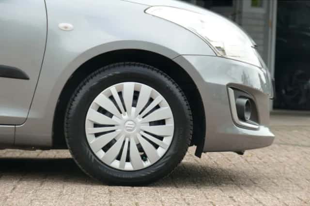 Suzuki Swift (2015) thumbnail 4