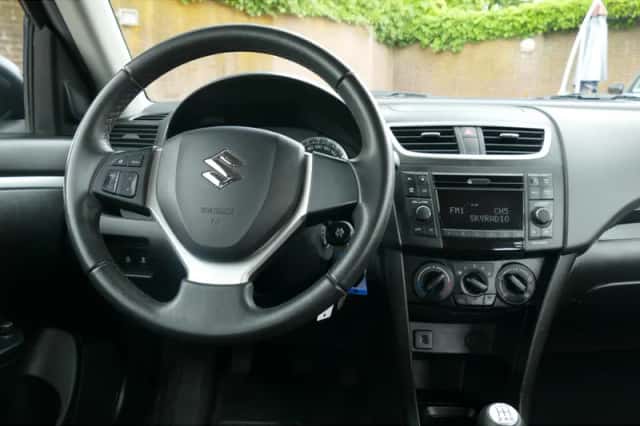 Suzuki Swift (2015) thumbnail 8