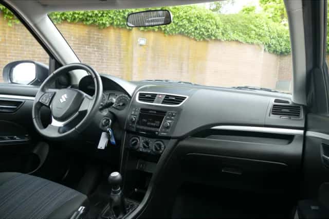 Suzuki Swift (2015) thumbnail 10