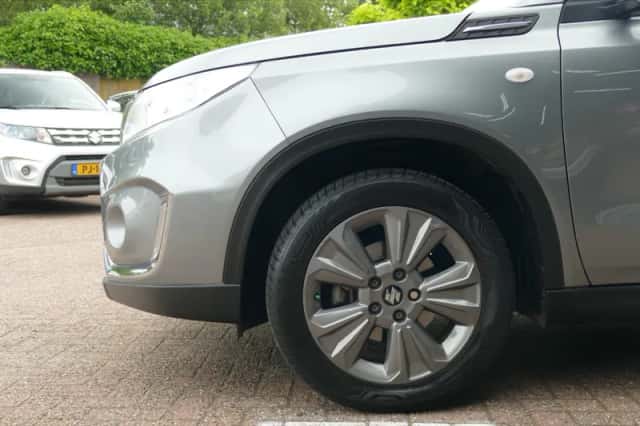 Suzuki Vitara (2020) thumbnail 4