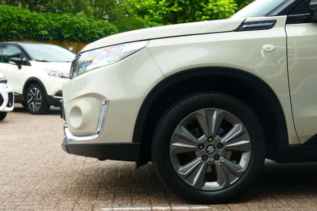 Suzuki Vitara (2021) thumbnail 4