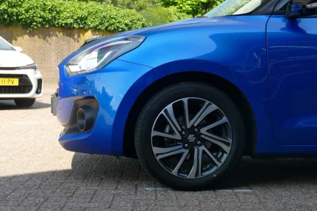 Suzuki Swift (2022) thumbnail 4