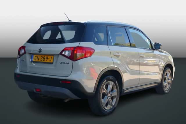 Suzuki Vitara (2015) thumbnail 3