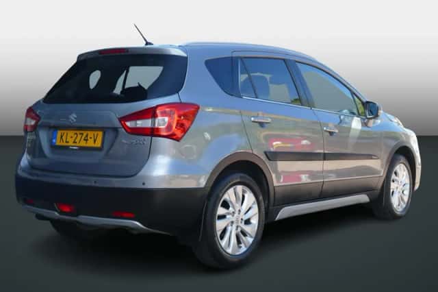 Suzuki S-Cross (2016) thumbnail 3