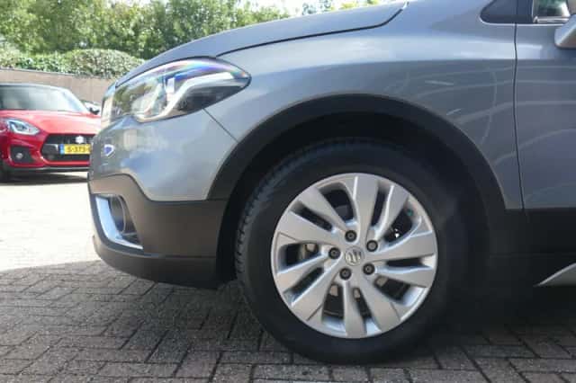 Suzuki S-Cross (2019) thumbnail 5