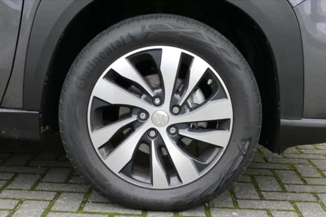 Suzuki S-Cross (2024) thumbnail 13