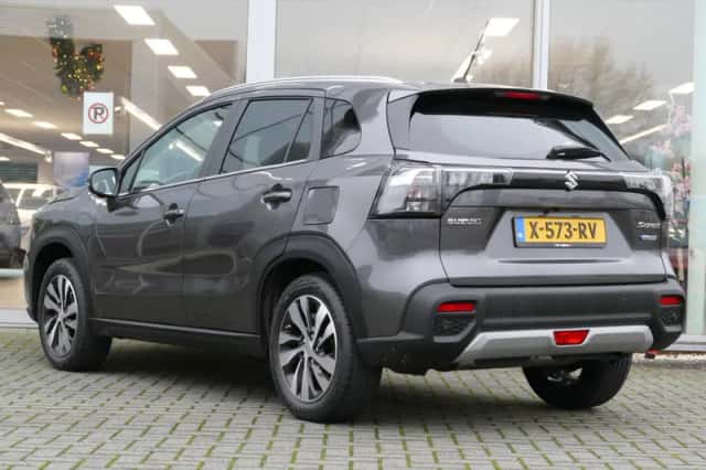 Suzuki S-Cross (2024) thumbnail 3