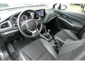 Suzuki S-Cross (2024) thumbnail 4