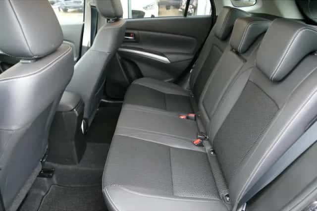 Suzuki S-Cross (2024) thumbnail 7