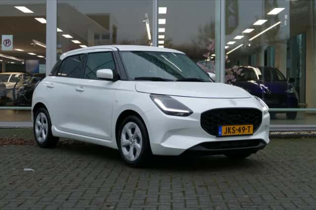 Suzuki Swift (2025) thumbnail 2