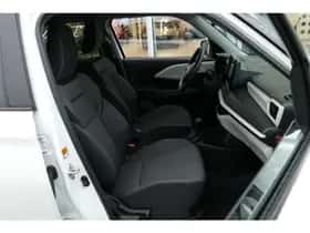 Suzuki Swift (2025) thumbnail 15