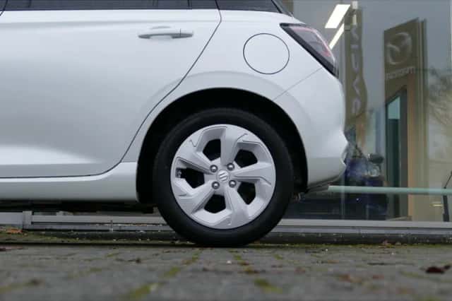 Suzuki Swift (2025) thumbnail 4
