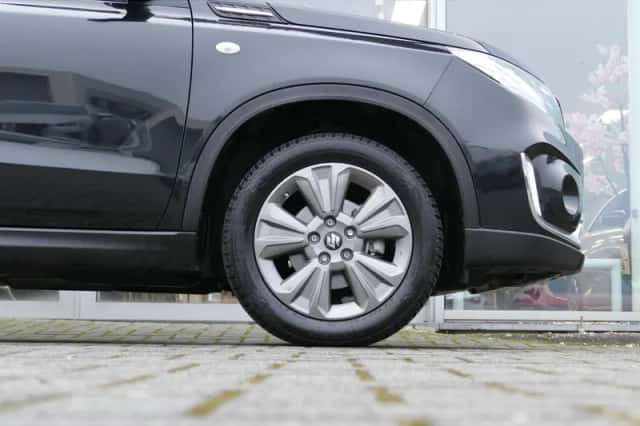 Suzuki Vitara (2024) thumbnail 4