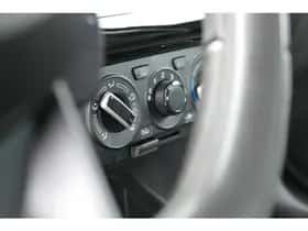 Suzuki Swift (2023) thumbnail 13
