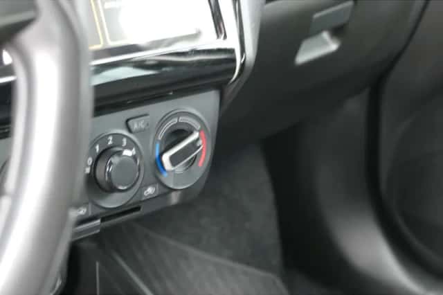 Suzuki Swift (2023) thumbnail 14
