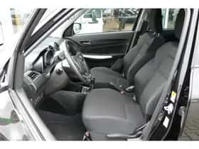 Suzuki Swift (2023) thumbnail 3