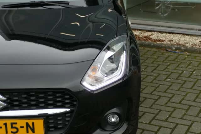 Suzuki Swift (2023) thumbnail 4