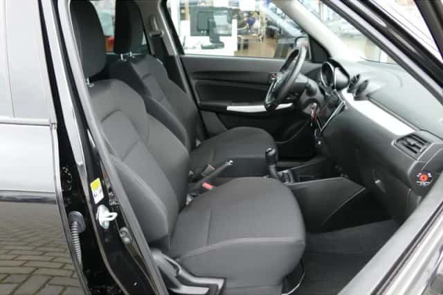Suzuki Swift (2023) thumbnail 5