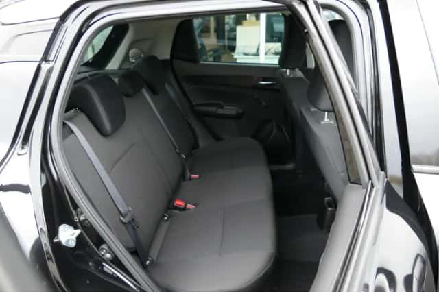 Suzuki Swift (2023) thumbnail 8