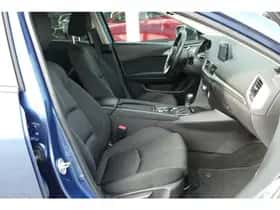 Mazda 3 (2018) thumbnail 9