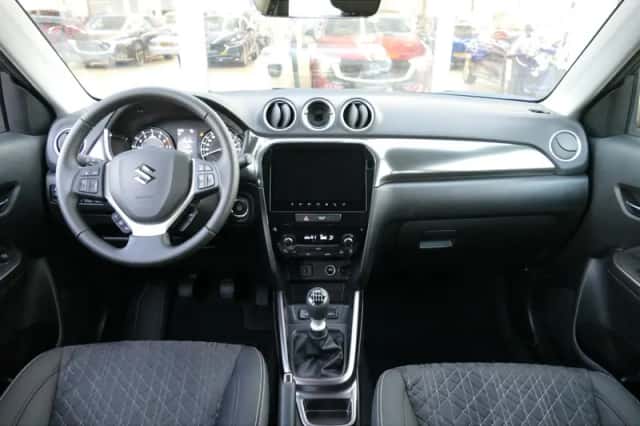 Suzuki Vitara (2024) thumbnail 5