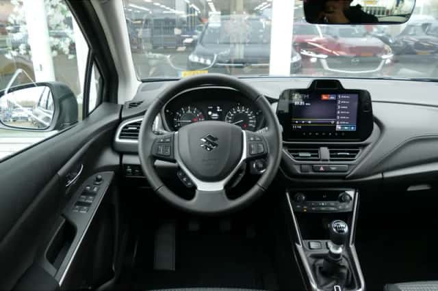 Suzuki S-Cross (2026) thumbnail 2