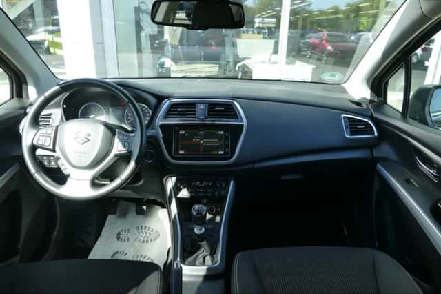 Suzuki S-Cross (2021) thumbnail 15