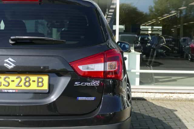 Suzuki S-Cross (2021) thumbnail 18