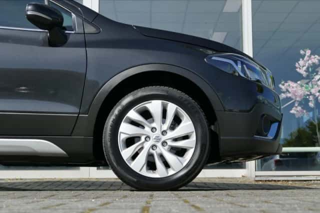Suzuki S-Cross (2021) thumbnail 8