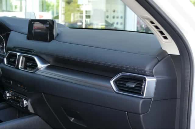 Mazda CX-5 (2017) thumbnail 25