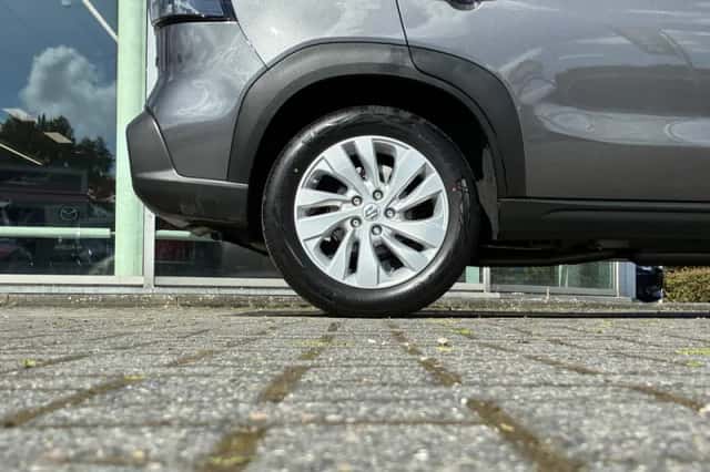 Suzuki S-Cross (2024) thumbnail 2