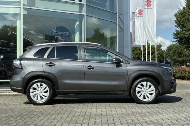Suzuki S-Cross (2024) thumbnail 3