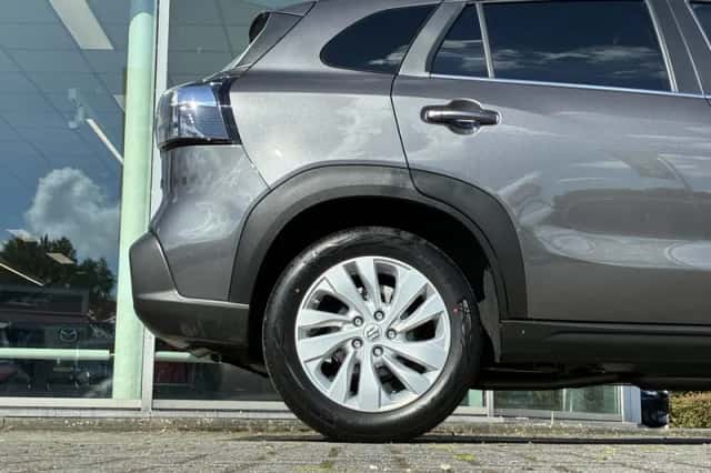Suzuki S-Cross (2024) thumbnail 4