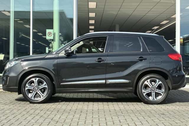 Suzuki Vitara (2015) thumbnail 2
