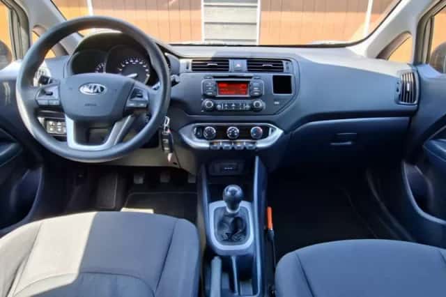 Kia Rio (2014) thumbnail 2