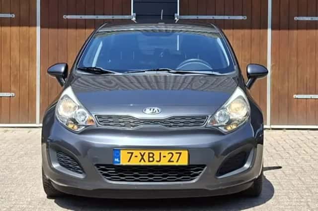 Kia Rio (2014) thumbnail 4