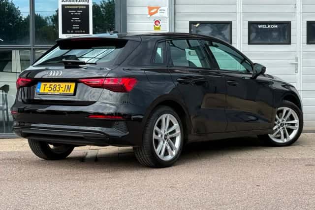 Audi A3 (2023) thumbnail 2