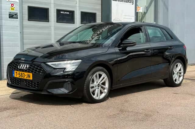 Audi A3 (2023) thumbnail 3