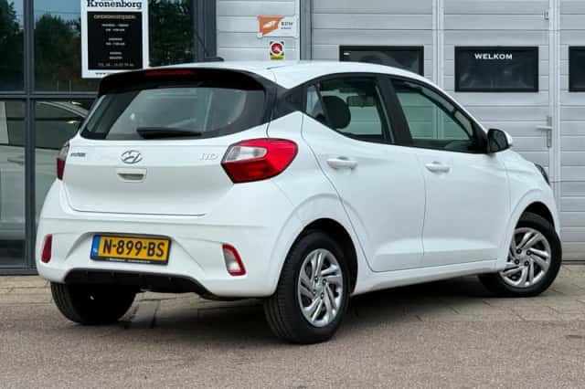 Hyundai i10 (2021) thumbnail 2
