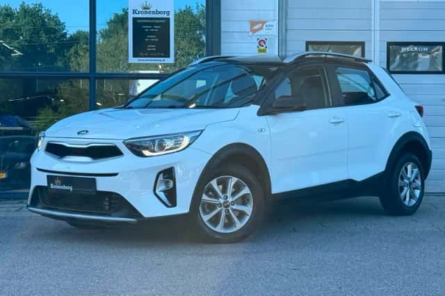Kia Stonic (2021) thumbnail 1