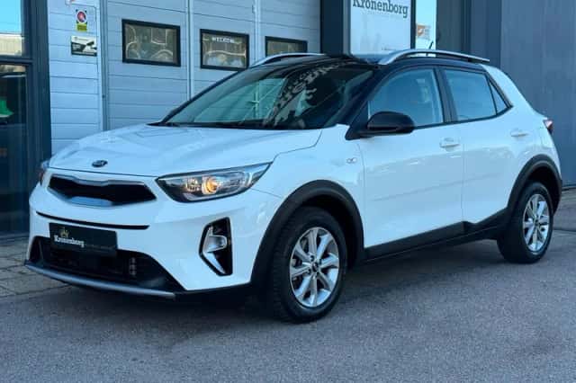 Kia Stonic (2021) thumbnail 3