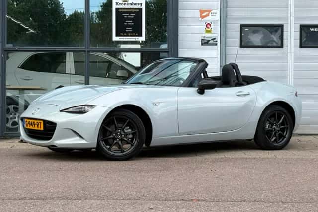 Mazda MX-5 (2015) thumbnail 1
