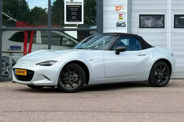 Mazda MX-5 (2015) thumbnail 4