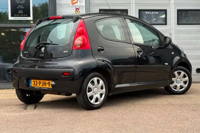 Peugeot 107 (2011) thumbnail 2